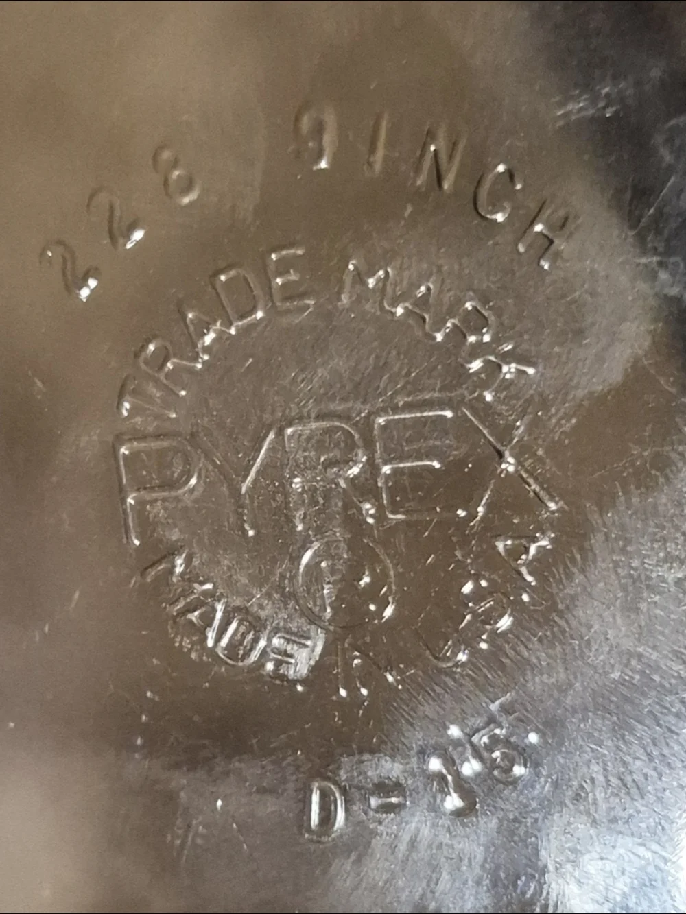 Vintage Pyrex 228 9